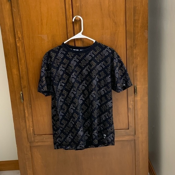 PHAT FARM “hustle” T shirt medium 💯 cotton some underarm piling *see pic - Picture 1 of 7